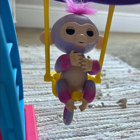 Three Fingerlings and a Playset - Picture 7 of 9